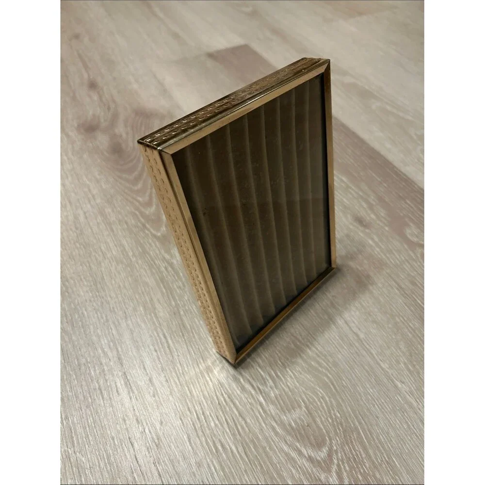 Vintage Gold Toned Decorative Picture Frame - Home Accents 5x7